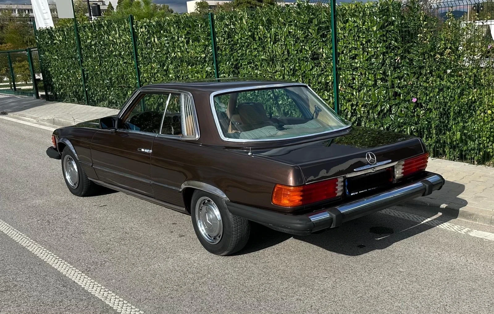 (1980) Mercedes-Benz SLC 280 – Classic Elegance in Excellent Condition