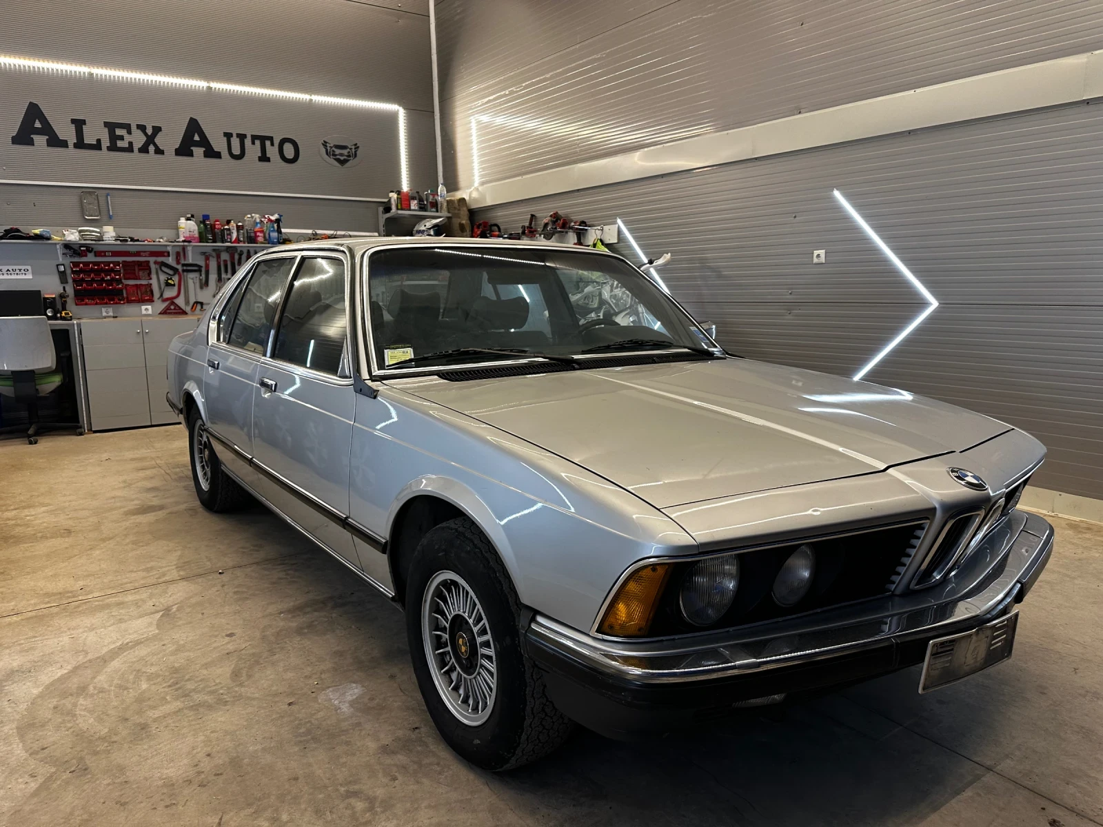 (1981) BMW 735i – A True Original from BMW’s Early Luxury Era