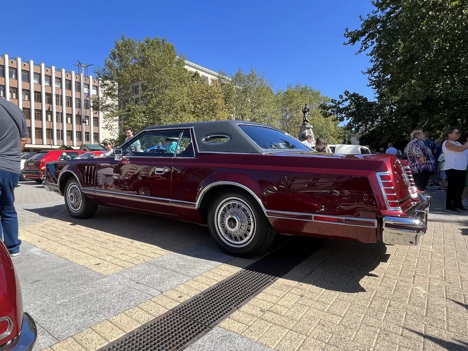1971 Lincoln Continental Mark V For Rent