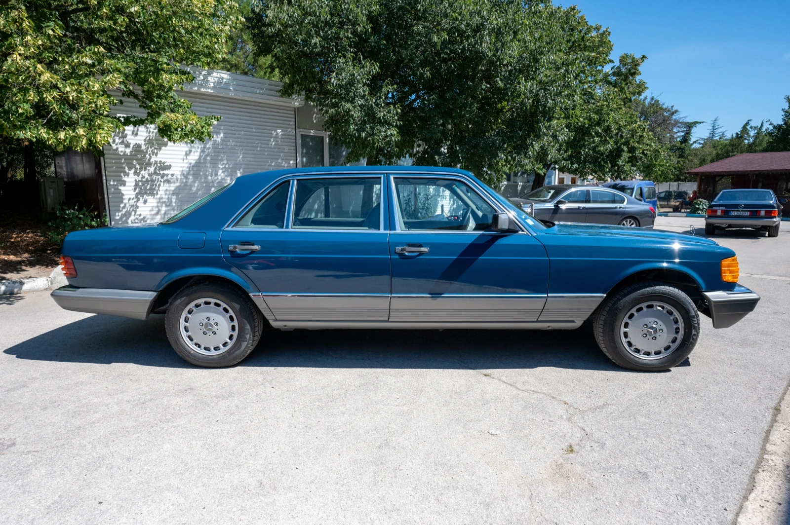 (1982) Mercedes-Benz W126 380 SEL – The Epitome of Luxury and Reliability