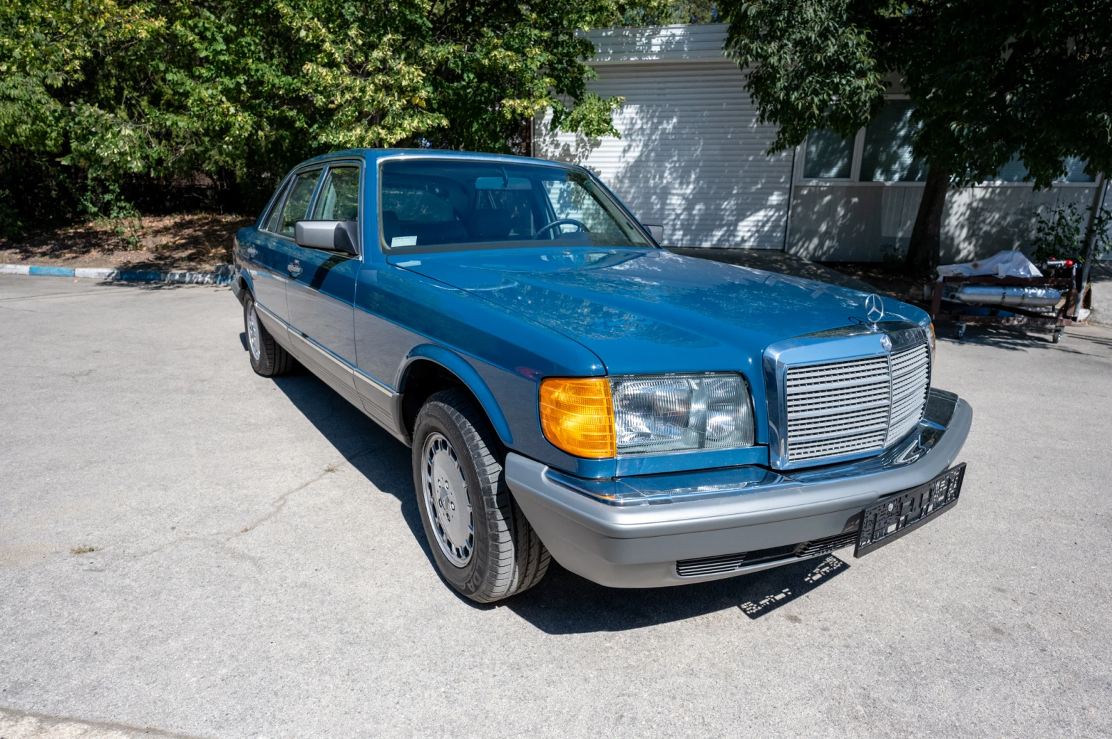 (1982) Mercedes-Benz W126 380 SEL – The Epitome of Luxury and Reliability