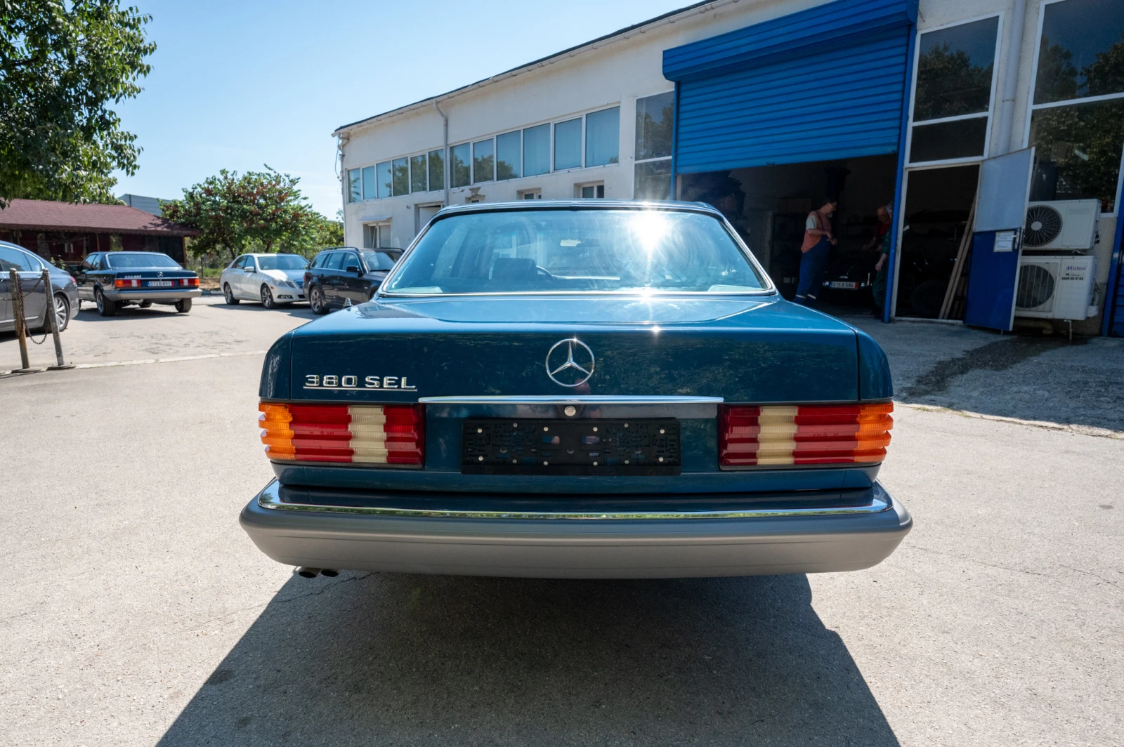 (1982) Mercedes-Benz W126 380 SEL – The Epitome of Luxury and Reliability
