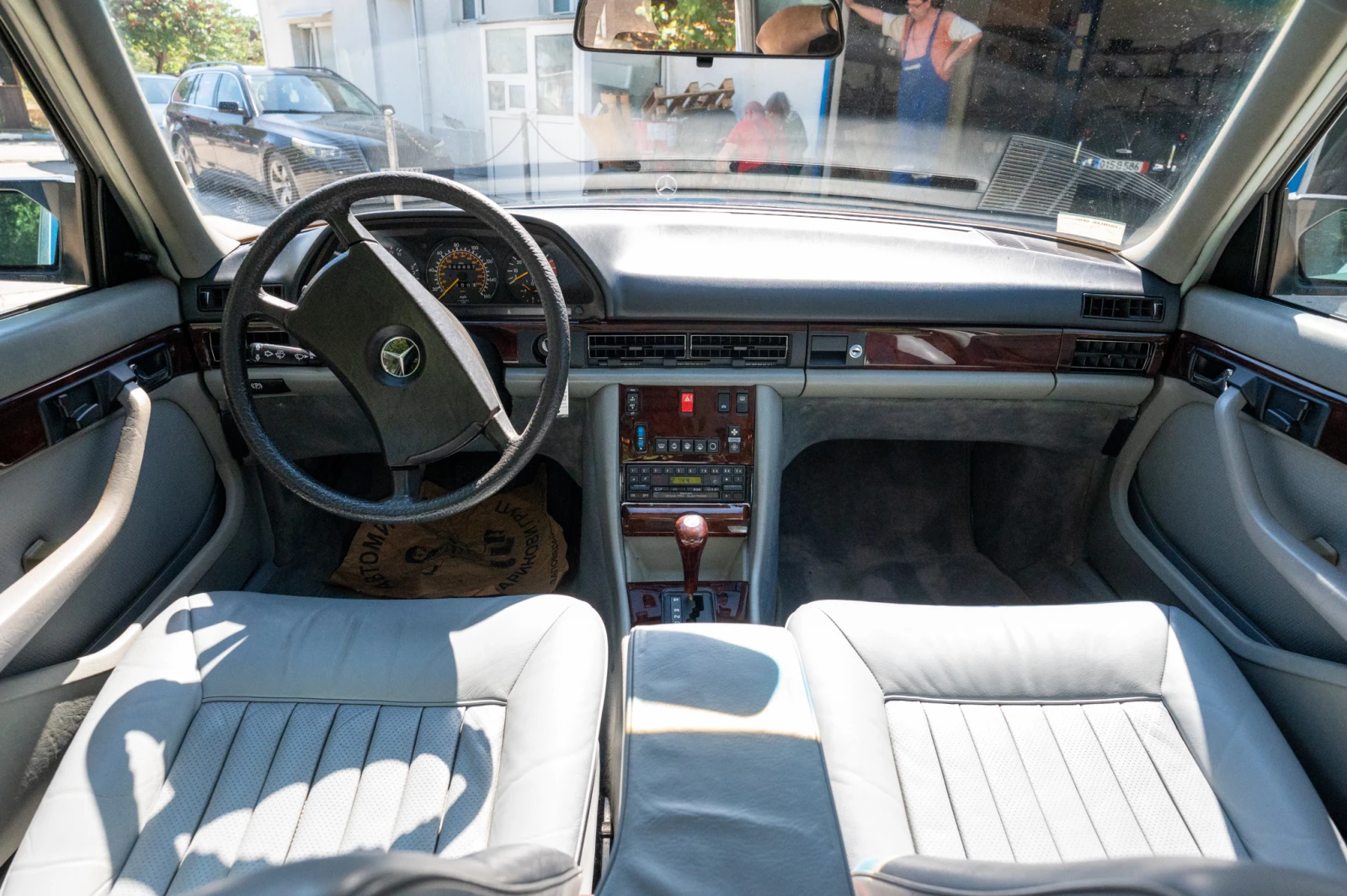 (1982) Mercedes-Benz W126 380 SEL – The Epitome of Luxury and Reliability