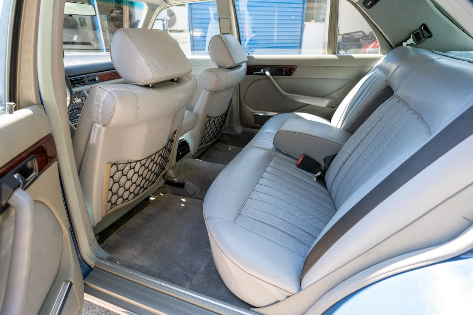 (1982) Mercedes-Benz W126 380 SEL – The Epitome of Luxury and Reliability