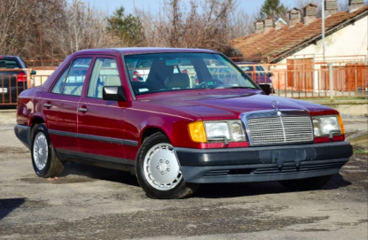 (1987) Mercedes-Benz W124 300E – A Timeless Executive Saloon in Exceptional Condition