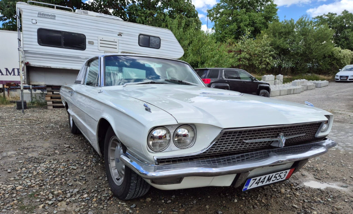 (1966) Ford Thunderbird – Klassieke Amerikaanse elegantie in wit