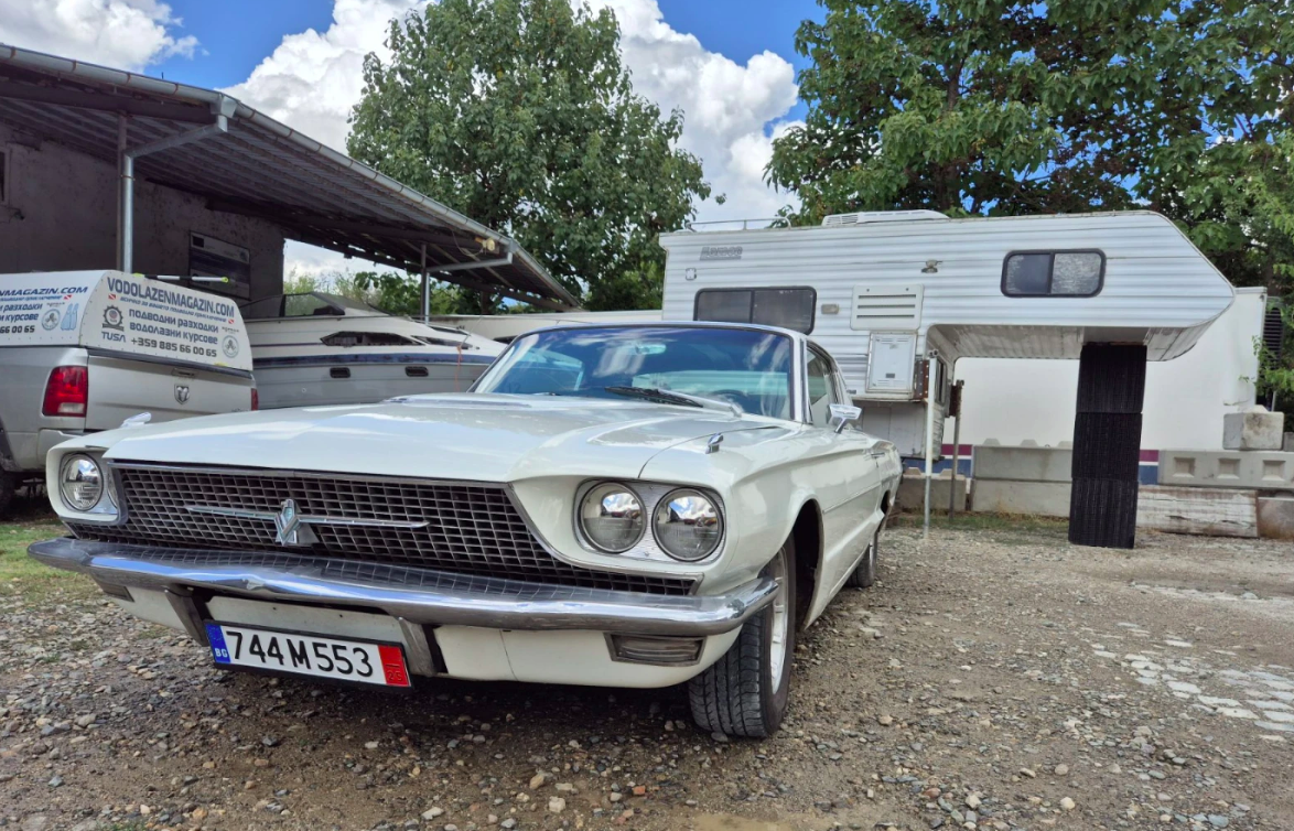 (1966) Ford Thunderbird – Klassieke Amerikaanse elegantie in wit