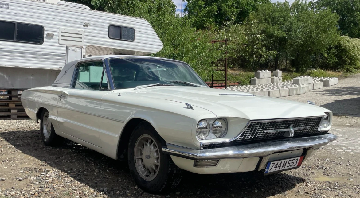 (1966) Ford Thunderbird – Klassieke Amerikaanse elegantie in wit