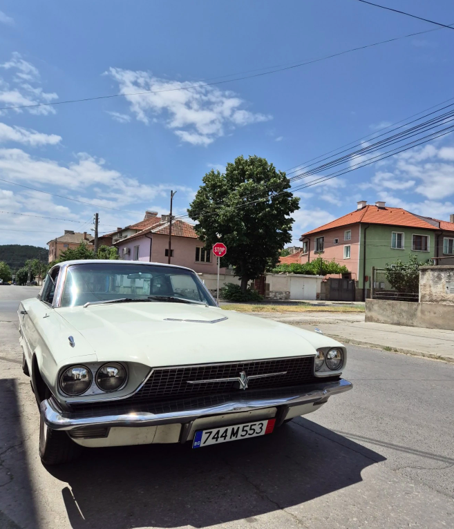 (1966) Ford Thunderbird – Klassieke Amerikaanse elegantie in wit