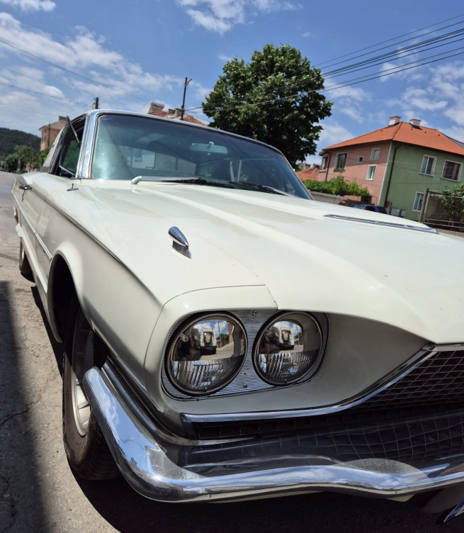 (1966) Ford Thunderbird – Klassieke Amerikaanse elegantie in wit