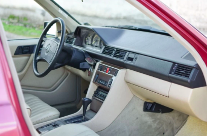 (1987) Mercedes-Benz W124 300E – A Timeless Executive Saloon in Exceptional Condition