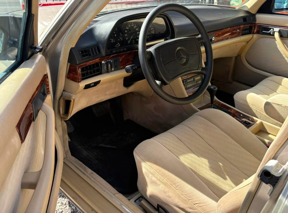 (1985) Mercedes-Benz 126 280SE – Een Klassieke Duitse Luxe Limousine