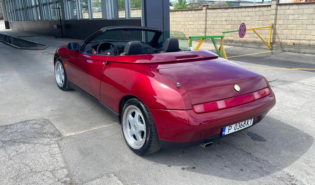 (1995) Alfa Romeo Spider – A Stylish Italian Roadster