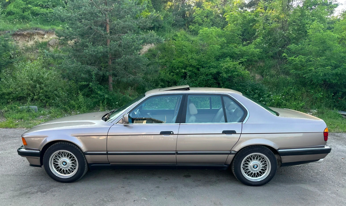 (1989) BMW E32 – Lusso Clásico con el Legendario Motor M70B50